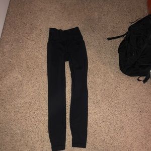 Black lululemon leggings.